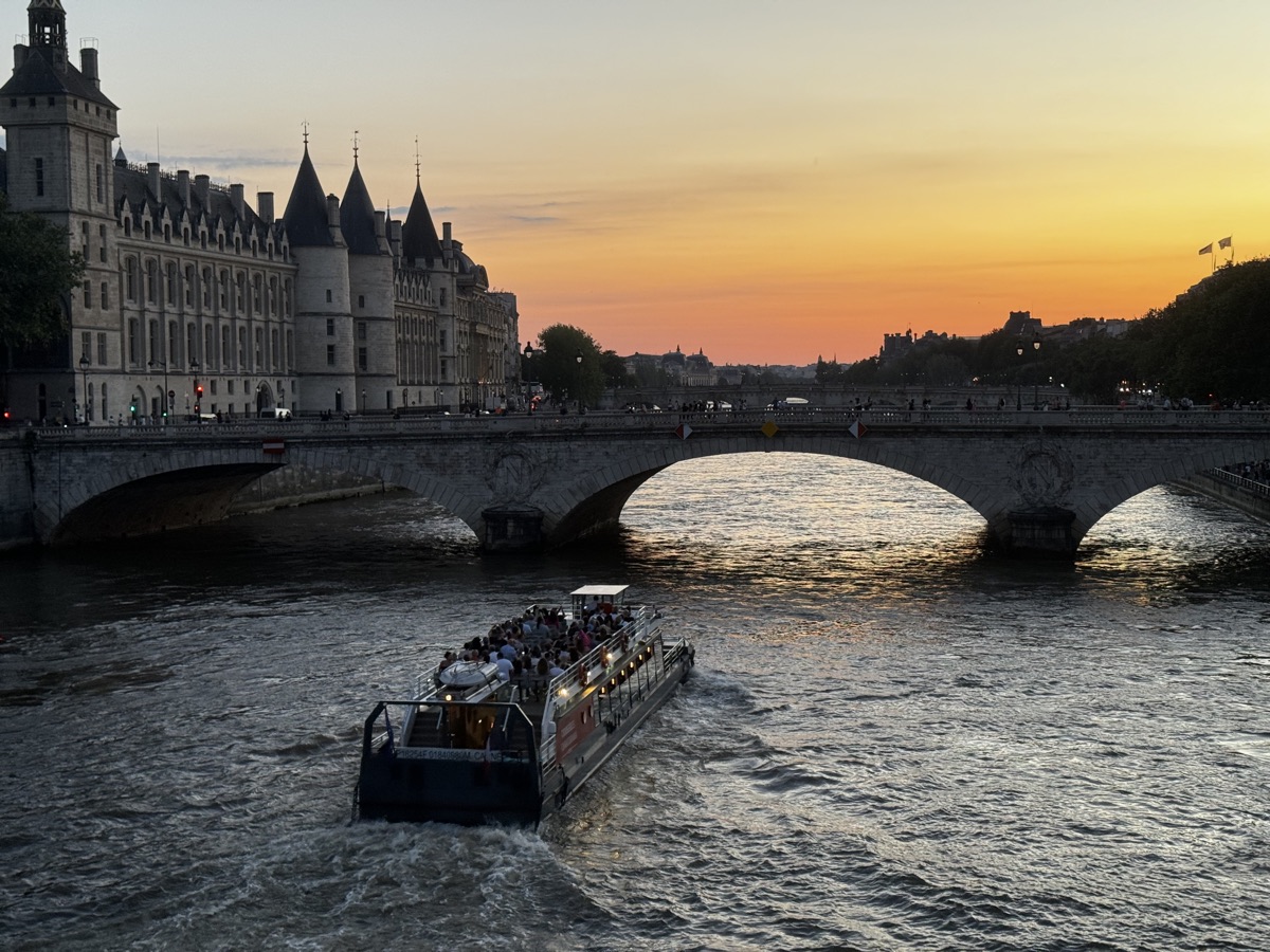 The Seine at dusk, past the Conciergerie