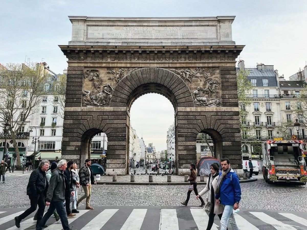 Porte Saint-Martin, crossing